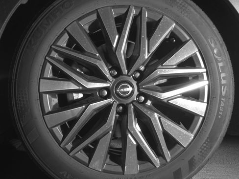 Used 2025 Nissan Altima 2.5 SV image 12