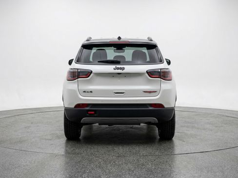 Used 2025 Jeep Compass Trailhawk image 7