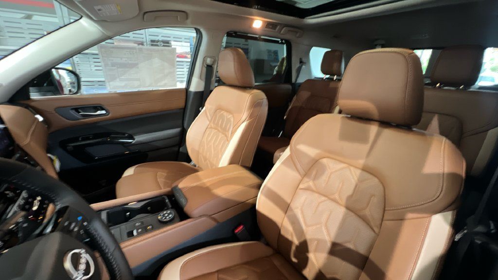 New 2026 Nissan Pathfinder Platinum AWD/4WD image 7