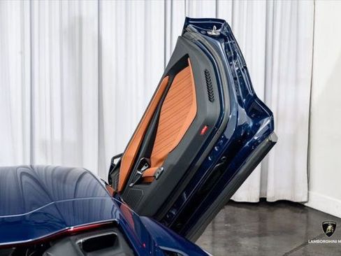 Used 2025 Lamborghini Revuelto AWD/4WD image 43