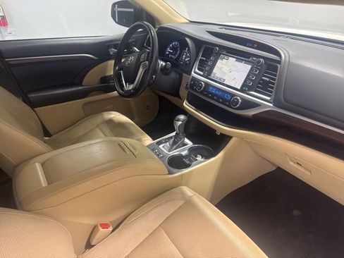 Used 2016 Toyota Highlander Limited FWD image 32