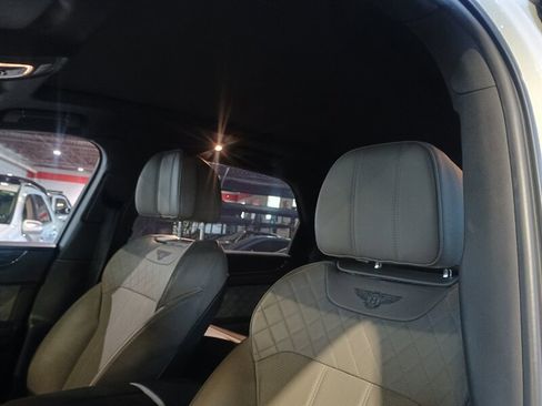 Used 2019 Bentley Bentayga AWD/4WD image 16
