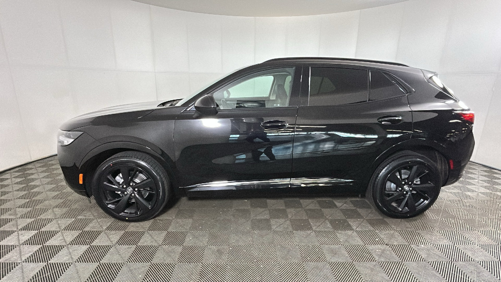 Used 2023 Buick Envision Essence w/ Sport Touring Package FWD image 7