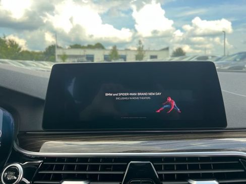 Used 2020 BMW 530e w/ Convenience Package RWD image 26