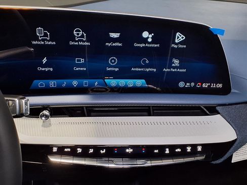 New 2026 Cadillac Optiq Luxury 2 image 17