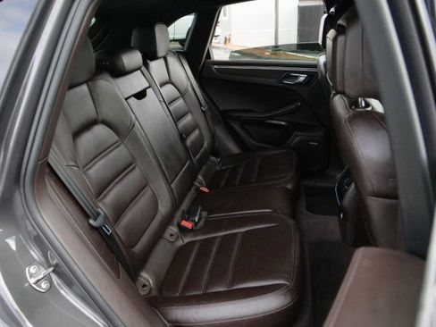 Used 2016 Porsche Macan Turbo image 39