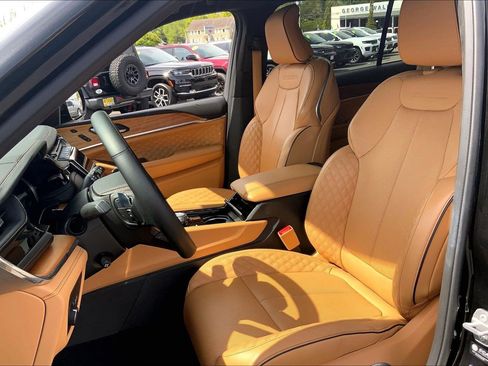 Certified 2025 Jeep Grand Cherokee L Summit w/ Advanced Protech Group IV AWD/4WD image 8