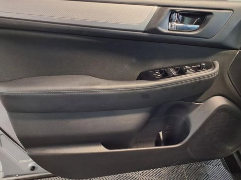 Used 2018 Subaru Outback 2.5i Premium AWD/4WD image 17