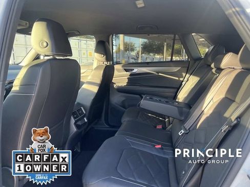 Certified 2025 Volkswagen Atlas Cross Sport SE image 27