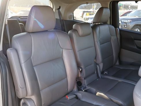 Used 2016 Honda Odyssey Touring Elite image 12