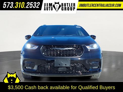 New 2026 Chrysler Pacifica Limited w/ Uconnect Theater Family Group image 11