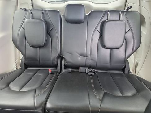 Used 2023 Chrysler Pacifica Touring-L FWD image 27