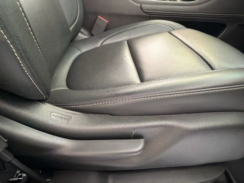 Used 2023 GMC Acadia SLT FWD image 29