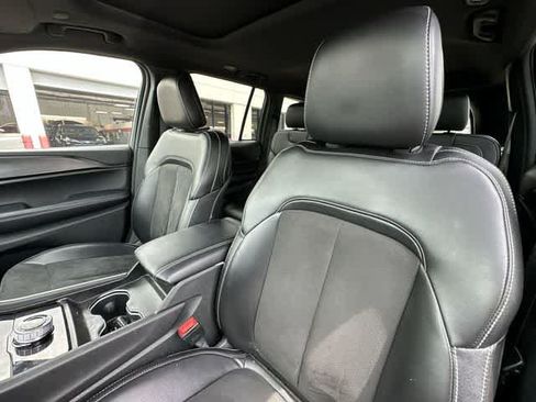 Used 2023 Jeep Grand Cherokee Altitude AWD/4WD image 17