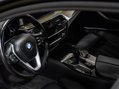 Used 2019 BMW 530i w/ Convenience Package image 26