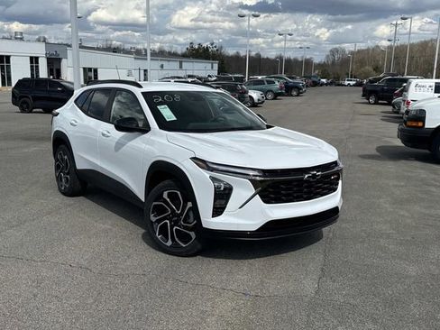 New 2026 Chevrolet Trax RS w/ Driver Confidence Package FWD image 2