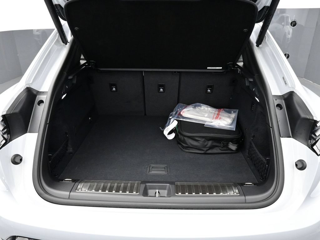 Certified 2025 Porsche Macan Turbo Electric AWD/4WD image 16