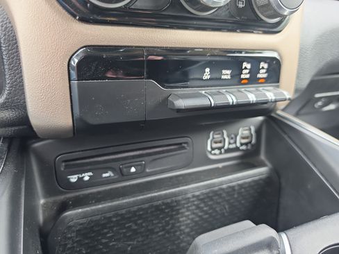 Used 2019 RAM 1500 Laramie AWD/4WD image 31