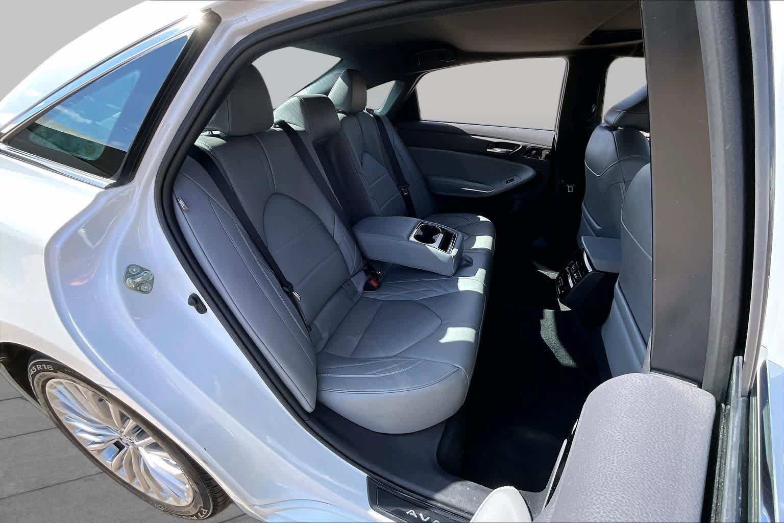 Used 2020 Toyota Avalon Limited FWD image 19