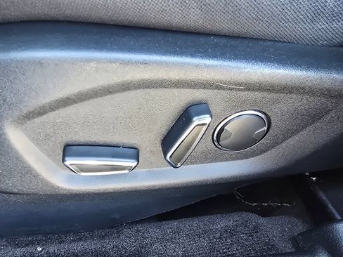Used 2018 Ford Explorer XLT AWD/4WD image 20