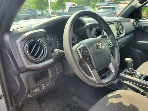 Used 2018 Toyota Tacoma TRD Sport w/ Technology Package AWD/4WD image 18