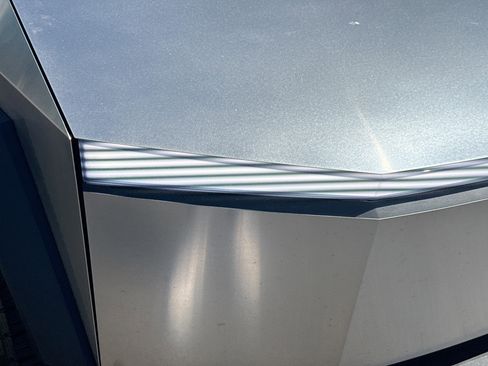 Used 2024 Tesla Cybertruck AWD Crew Cab image 33