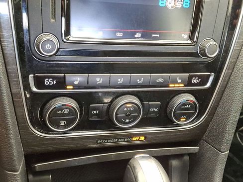 Used 2017 Volkswagen Passat 1.8T SE w/ SE Lighting Package image 19