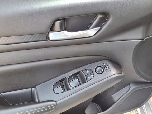 Used 2024 Nissan Altima 2.5 SV FWD image 17