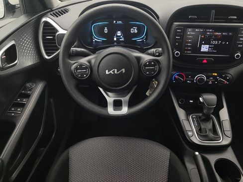 Used 2025 Kia Soul LX FWD image 22