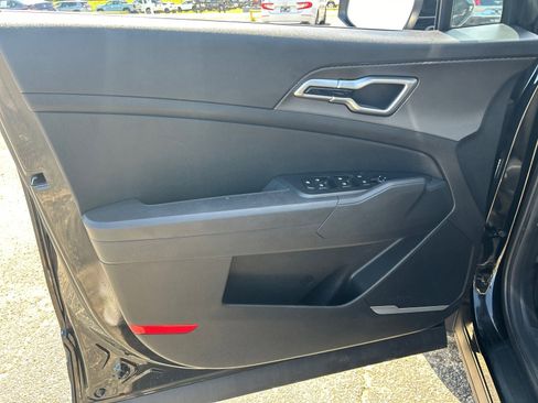 Used 2025 Kia Sportage LX FWD image 20
