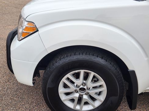 Used 2021 Nissan Frontier SV AWD/4WD image 6