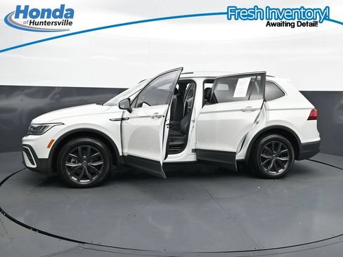 Used 2023 Volkswagen Tiguan SE w/ Panoramic Sunroof Package FWD image 42