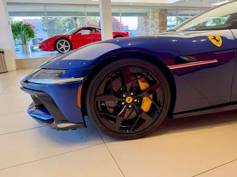 Used 2025 Ferrari 12Cilindri RWD image 5
