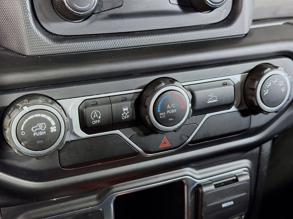 Used 2021 Jeep Wrangler Unlimited Sport AWD/4WD image 16