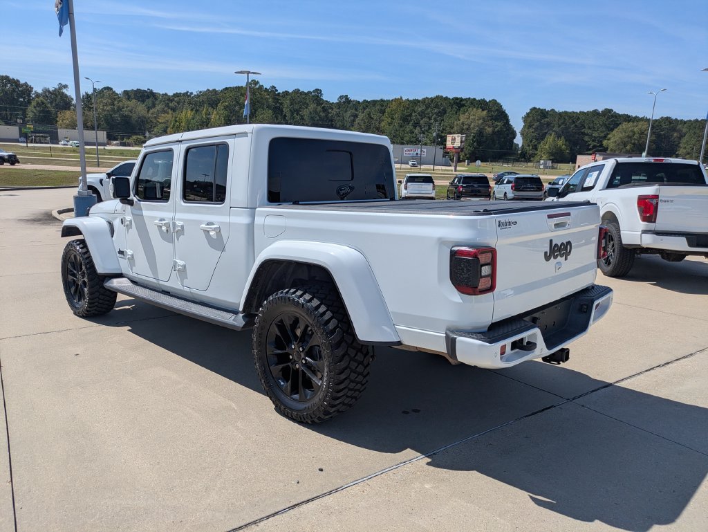 Used 2023 Jeep Gladiator Overland AWD/4WD image 3