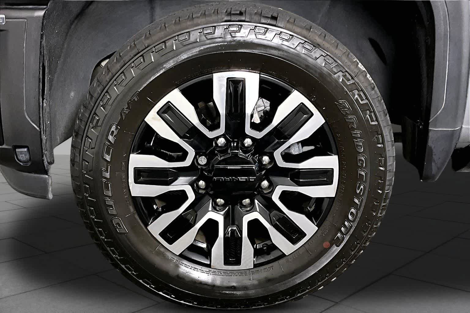 Used 2024 GMC Sierra 2500 Denali Ultimate AWD/4WD image 18
