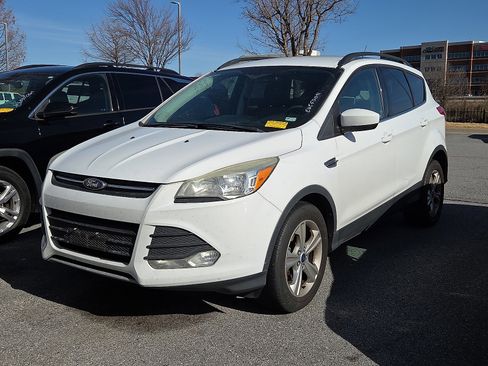 Used 2014 Ford Escape SE w/ Equipment Group 201A image 2