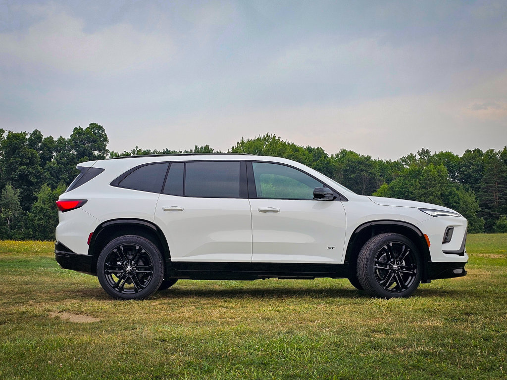 New 2026 Buick Enclave Sport Touring AWD/4WD image 2
