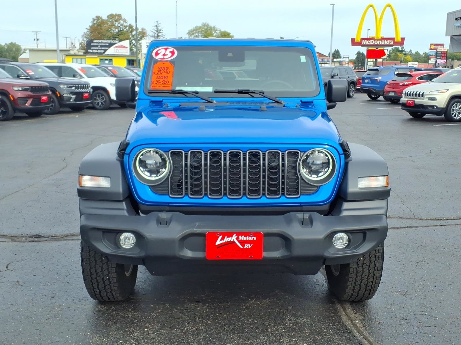 Used 2025 Jeep Wrangler Sport AWD/4WD image 9