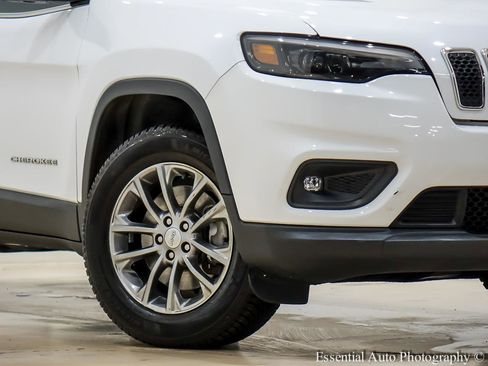 Used 2019 Jeep Cherokee Latitude Plus w/ Comfort/Convenience Group image 3