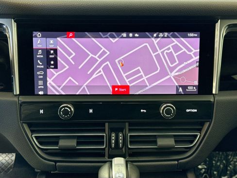 Used 2025 Porsche Macan image 16