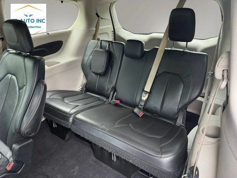 Used 2017 Chrysler Pacifica Touring-L FWD image 23