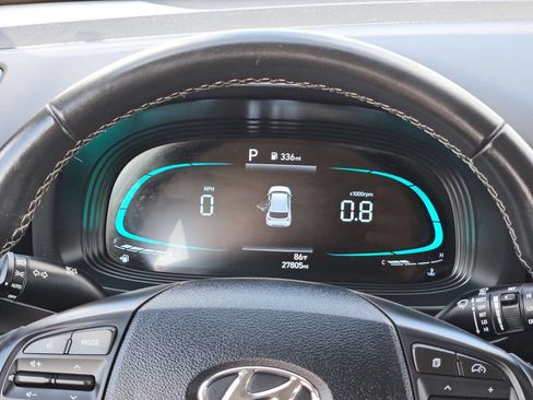Used 2025 Hyundai Venue SEL FWD image 25