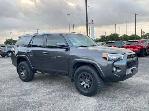 Used 2018 Toyota 4Runner SR5 RWD image 3