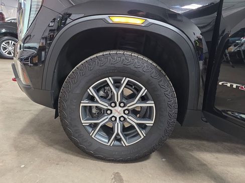 Used 2024 GMC Acadia AT4 w/ Luxury Package image 37