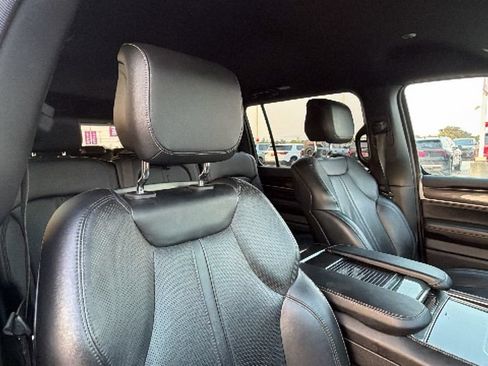 Used 2023 Jeep Wagoneer 4WD image 30