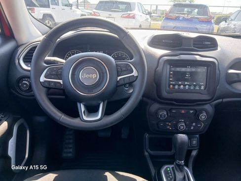 Used 2019 Jeep Renegade Latitude FWD image 23