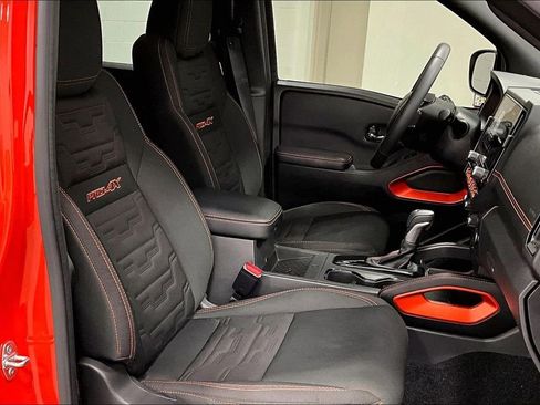 Used 2025 Nissan Frontier PRO-4X w/ Pro Convenience Package image 10