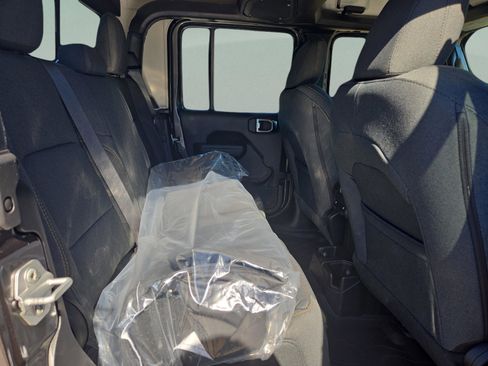 New 2025 Jeep Gladiator Sport image 23