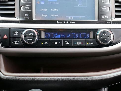 Used 2017 Toyota Highlander Limited FWD image 30
